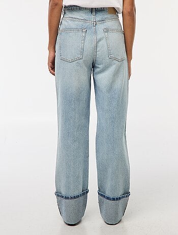 Jean regular / taille haute avec large revers à la base