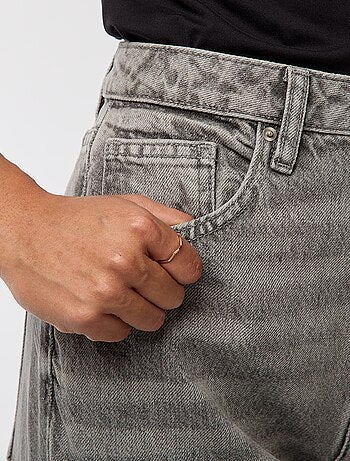 Jean regular / taille haute avec large revers à la base