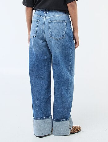 Jean regular / taille standard avec larges ourlets