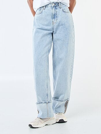 Jean regular / taille standard avec larges ourlets