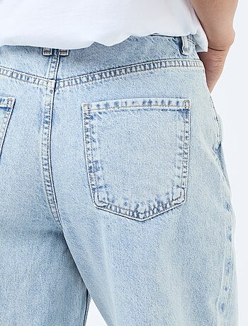 Jean regular / taille standard avec larges ourlets