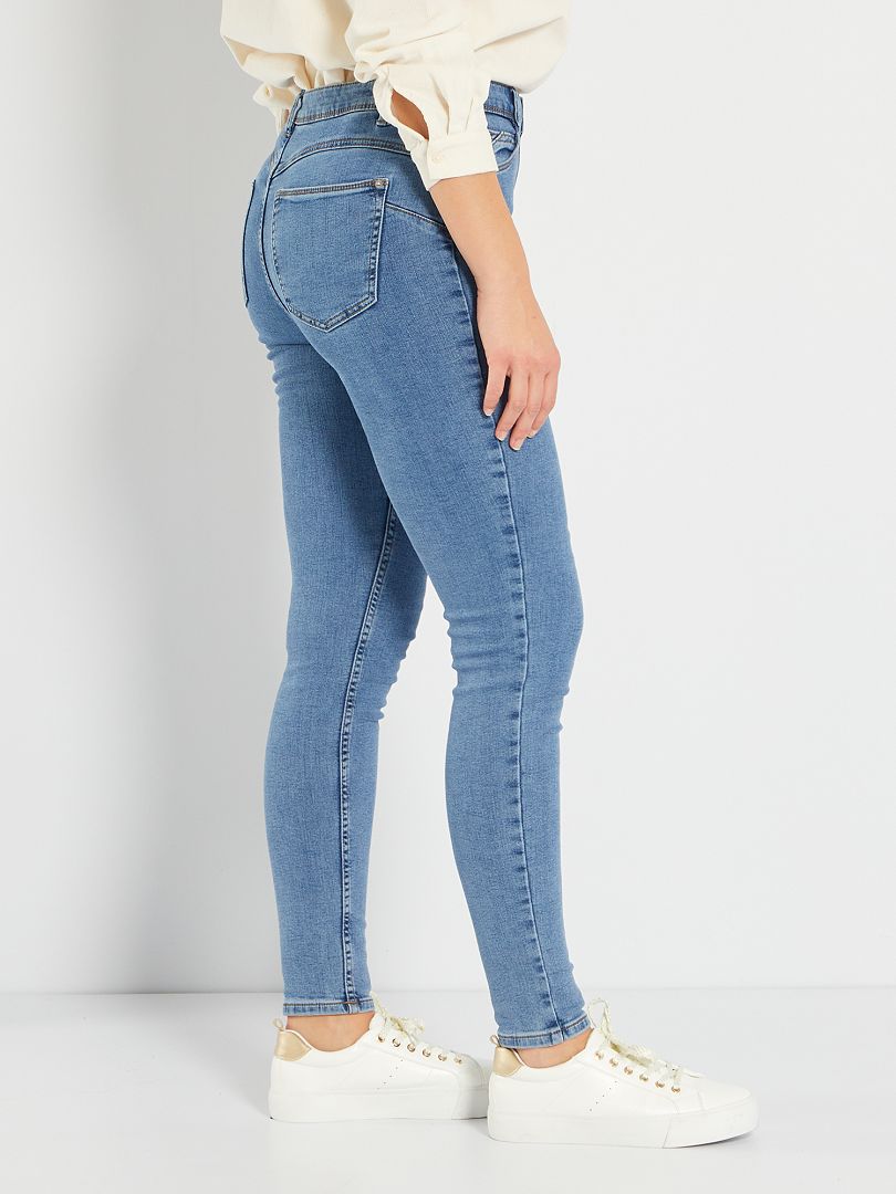 Jeans DKNY vintage : denim rétro Y2K déchiré et délavé