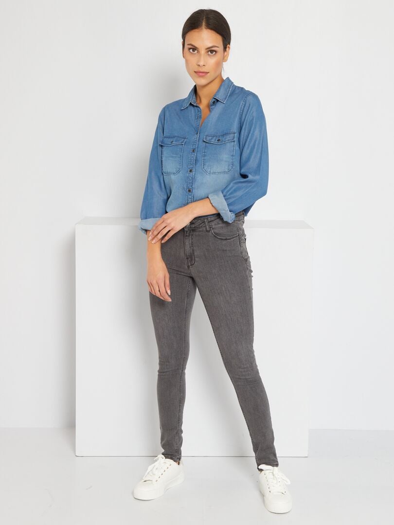 Découvrez ce jean slim gris Kiabi à 15€, un must-have !