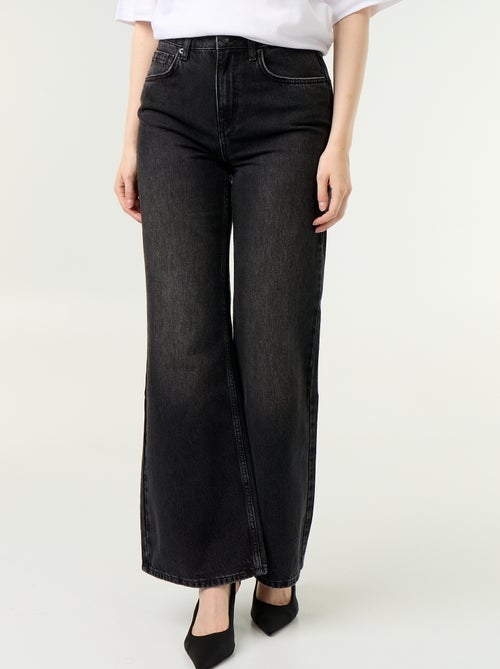 Jean taille haute coupe flare avec broderies 'cœurs' - Kiabi Jean taille haute coupe flare avec broderies 'cœurs' - Kiabi