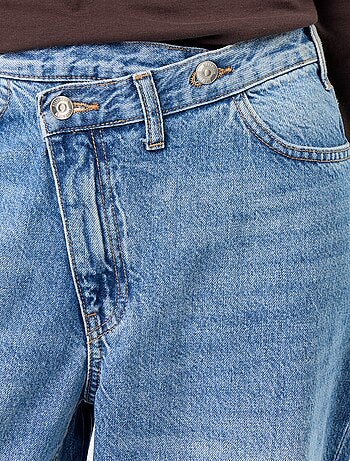 Jean wide avec patte de boutonnage décalée