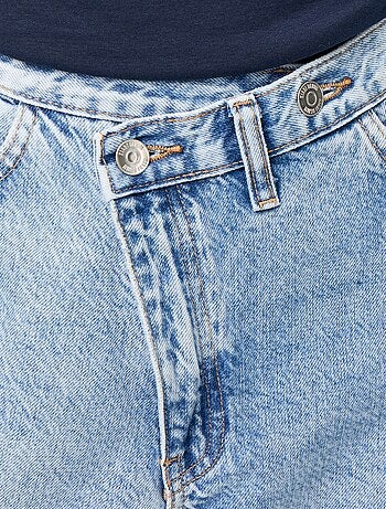 Jean wide avec patte de boutonnage décalée