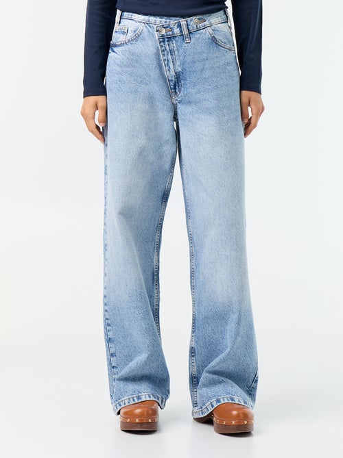 Jean wide avec patte de boutonnage décalée - Kiabi Jean wide avec patte de boutonnage décalée - Kiabi