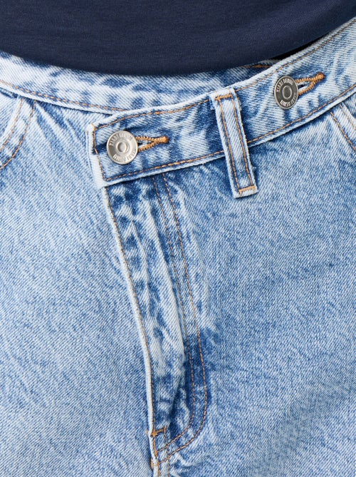 Jean wide avec patte de boutonnage décalée - Kiabi Jean wide avec patte de boutonnage décalée - Kiabi