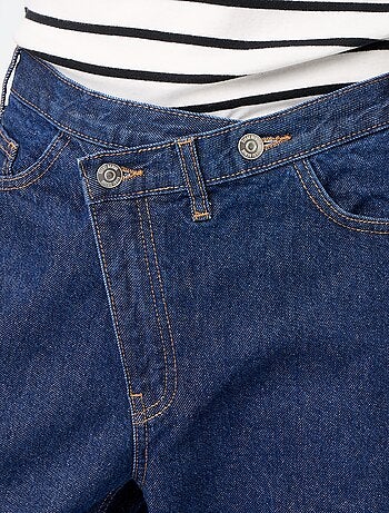 Jean wide avec patte de boutonnage décalée
