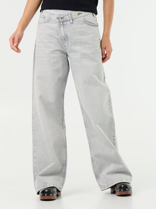 Jean wide avec patte de boutonnage décalée - Kiabi Jean wide avec patte de boutonnage décalée - Kiabi