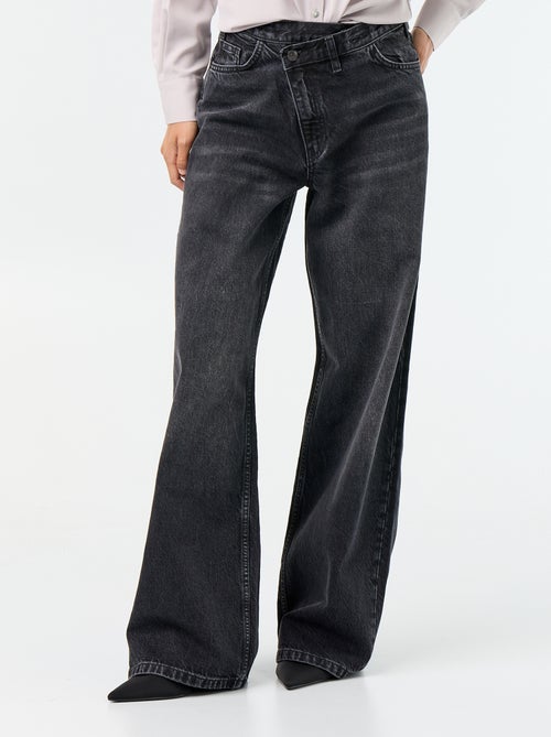 Jean wide avec patte de boutonnage décalée - Kiabi Jean wide avec patte de boutonnage décalée - Kiabi