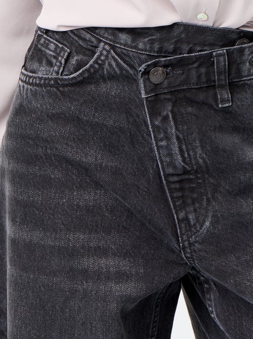 Jean wide avec patte de boutonnage décalée - Kiabi Jean wide avec patte de boutonnage décalée - Kiabi