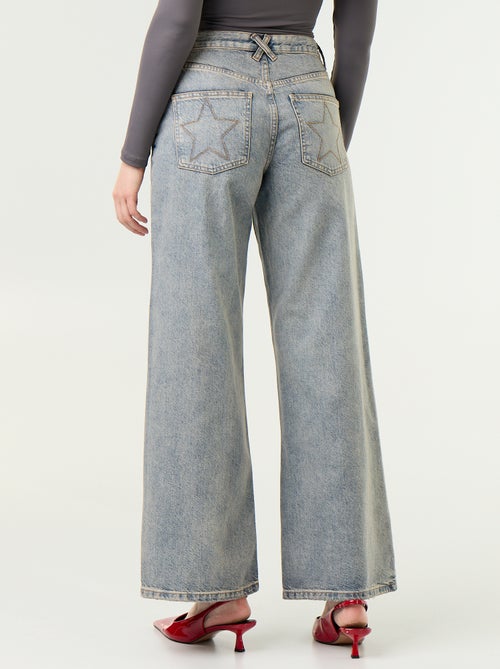 Jean wide leg avec étoiles brodées sur poches arrières - Kiabi Jean wide leg avec étoiles brodées sur poches arrières - Kiabi