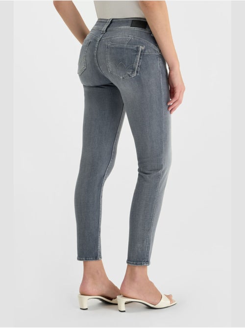 Jeans pulp push-up slim 7/8ème 'le temps des cerises' - Kiabi Jeans pulp push-up slim 7/8ème 'le temps des cerises' - Kiabi