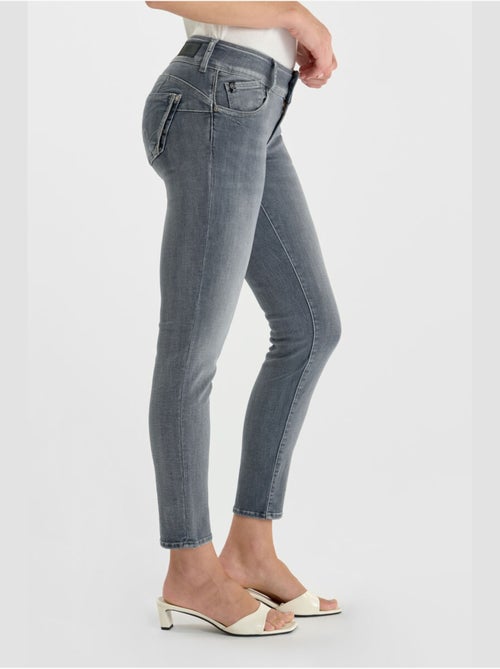 Jeans pulp push-up slim 7/8ème 'le temps des cerises' - Kiabi Jeans pulp push-up slim 7/8ème 'le temps des cerises' - Kiabi