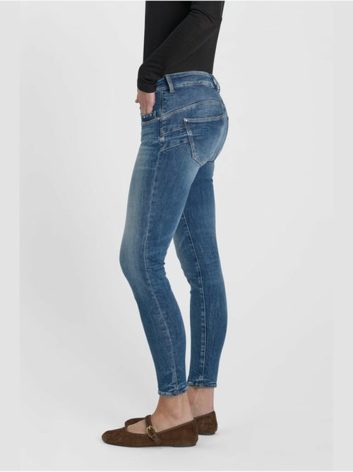 Jeans PULP taille haute push-up slim 7/8ème 'Le Temps Des Cerises' - Kiabi Jeans PULP taille haute push-up slim 7/8ème 'Le Temps Des Cerises' - Kiabi