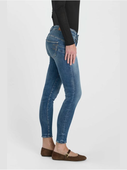 Jeans PULP taille haute push-up slim 7/8ème 'Le Temps Des Cerises' - Kiabi Jeans PULP taille haute push-up slim 7/8ème 'Le Temps Des Cerises' - Kiabi