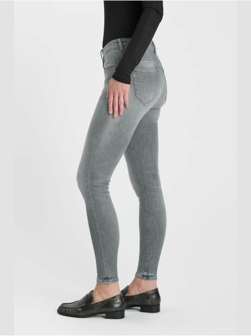 Jeans pulp taille haute push-up slim 7/8ème 'le temps des cerises' - Kiabi Jeans pulp taille haute push-up slim 7/8ème 'le temps des cerises' - Kiabi