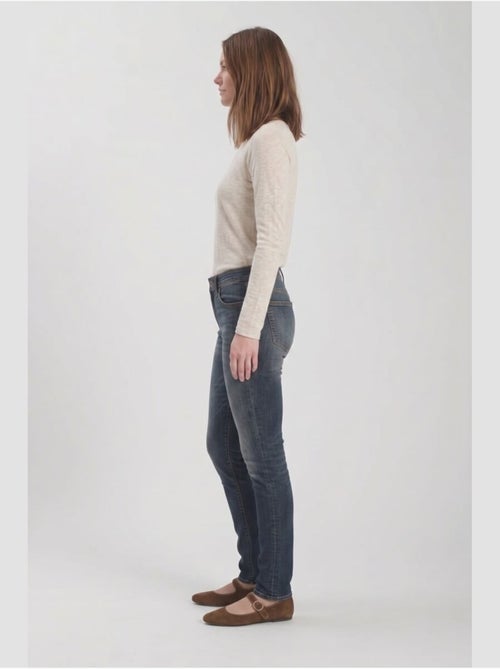 Jeans pulp taille haute push-up slim 'le temps des cerises' - Kiabi Jeans pulp taille haute push-up slim 'le temps des cerises' - Kiabi