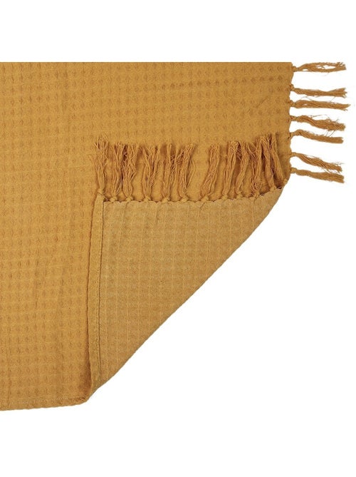 Jeté de canapé gaufré 170x250 cm ocre - Kiabi Jeté de canapé gaufré 170x250 cm ocre - Kiabi