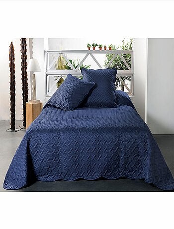 Jeté de lit aux formes géométriques surpiquées