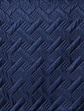 Jeté de lit aux formes géométriques surpiquées