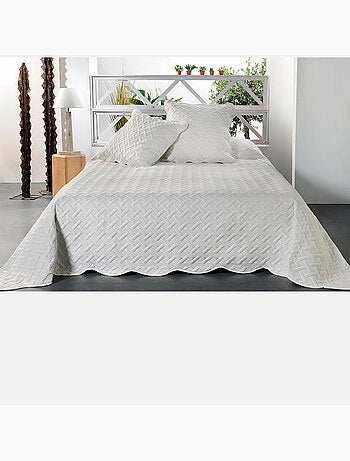 Jeté de lit aux formes géométriques surpiquées