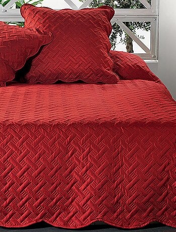 Jeté de lit aux formes géométriques surpiquées