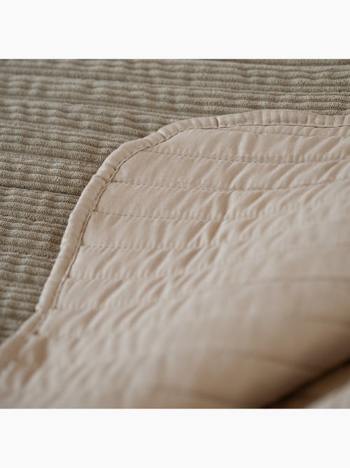 Jeté de lit matelassé en velours côtelé - Kiabi Jeté de lit matelassé en velours côtelé - Kiabi