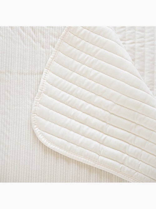 Jeté de lit matelassé en velours côtelé - Kiabi Jeté de lit matelassé en velours côtelé - Kiabi