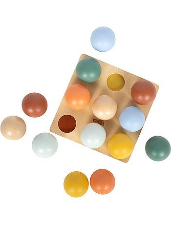 Jeu de tri Montessori avec boules