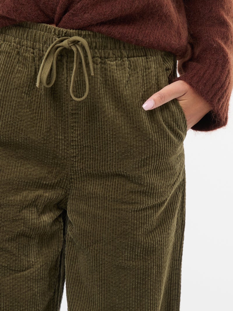 Jogging large en velours côtelé Vert - Kiabi