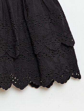 Jupe à volants et broderies anglaises