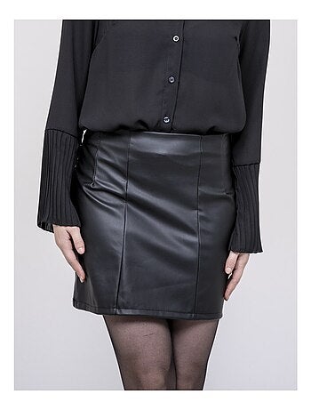 Jupe courte droite en simili cuir XOCHI