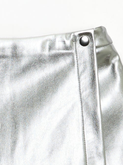 Jupe courte en faux cuir - Kiabi