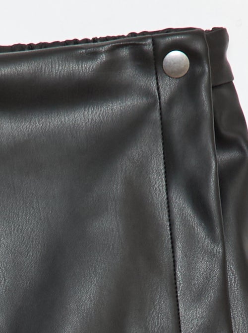 Jupe courte en faux cuir - Kiabi
