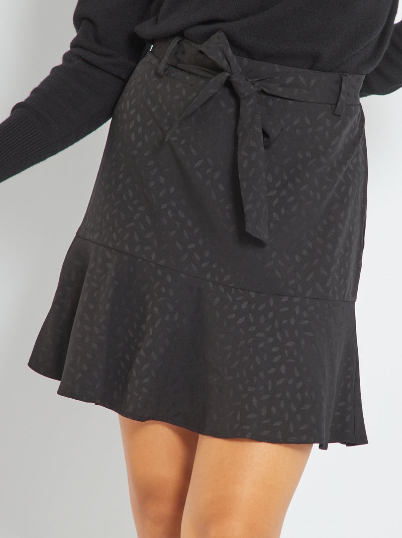 Jupe courte motif jacquard satiné noir - Kiabi