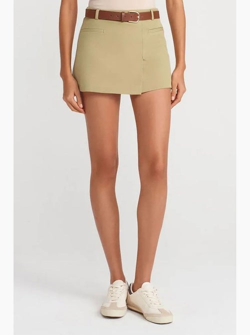 Jupe courte trapèze à taille haute avec ceinture dilvin - Kiabi Jupe courte trapèze à taille haute avec ceinture dilvin - Kiabi