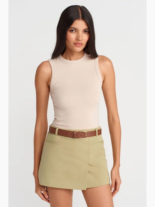 Jupe courte trapèze à taille haute avec ceinture dilvin - Kiabi Jupe courte trapèze à taille haute avec ceinture dilvin - Kiabi