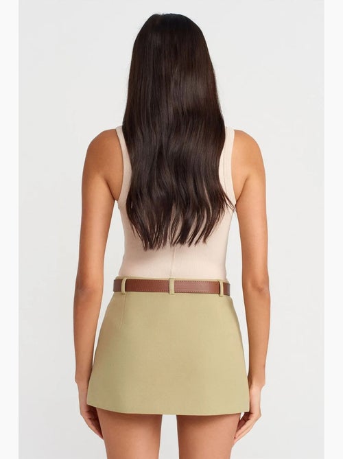 Jupe courte trapèze à taille haute avec ceinture dilvin - Kiabi Jupe courte trapèze à taille haute avec ceinture dilvin - Kiabi
