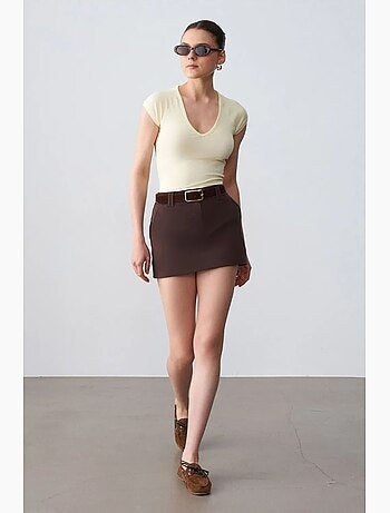 Jupe courte trapèze à taille haute et ceinture dilvin
