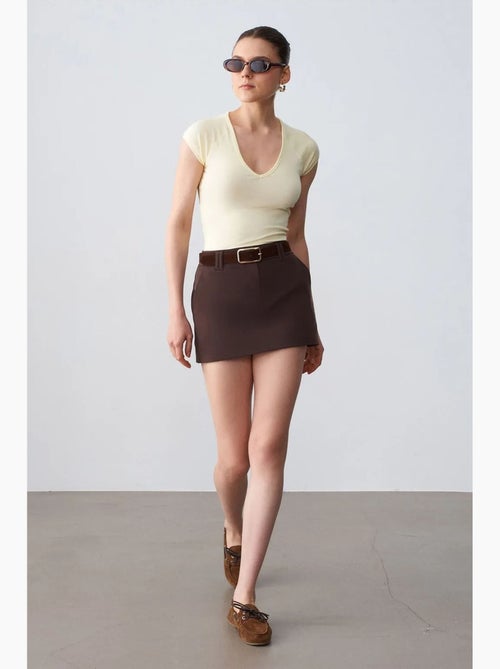 Jupe courte trapèze à taille haute et ceinture dilvin - Kiabi Jupe courte trapèze à taille haute et ceinture dilvin - Kiabi