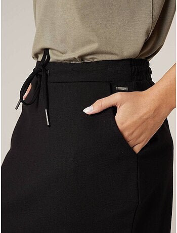 Jupe droite femme 'Deeluxe'