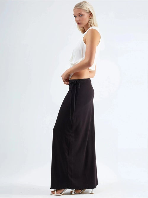Jupe longue à taille haute avec détail noué busem - Kiabi Jupe longue à taille haute avec détail noué busem - Kiabi