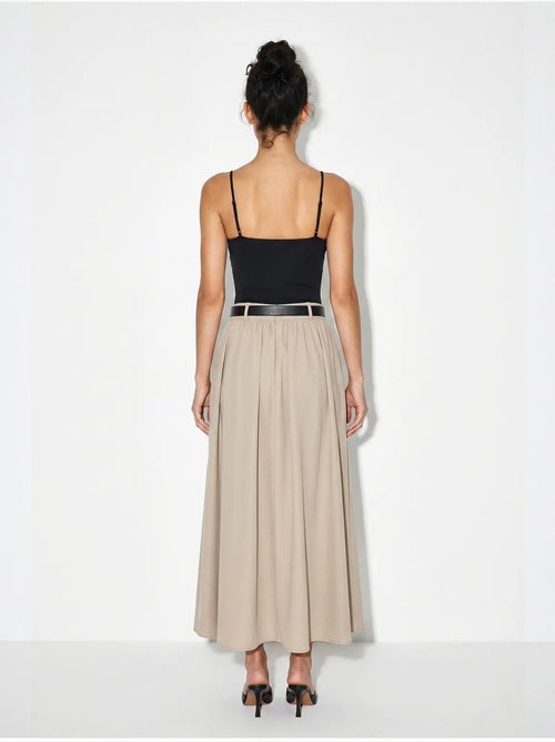 Jupe longue à taille haute et ceinture lucci - Kiabi Jupe longue à taille haute et ceinture lucci - Kiabi