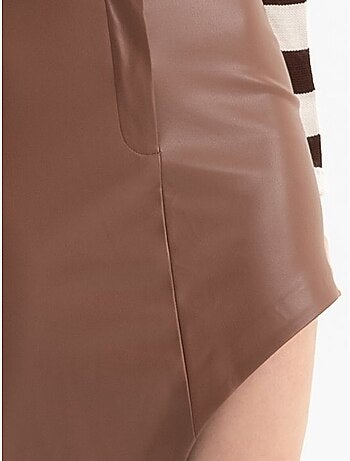 Jupe longue fendue taille haute en similicuir