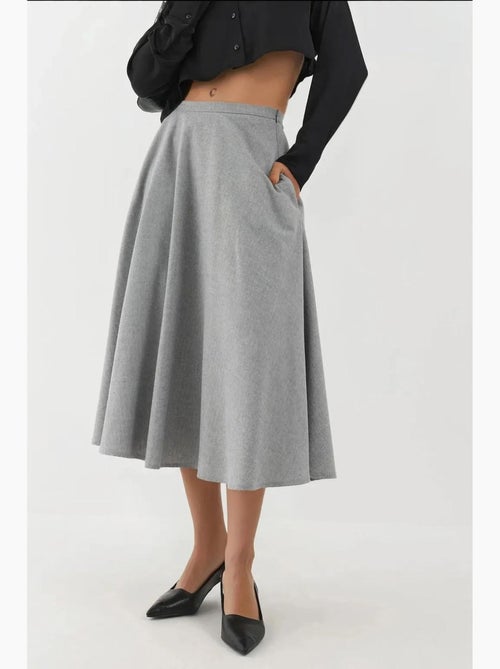 Jupe midi taille haute en a avec fermeture éclair hiccup - Kiabi Jupe midi taille haute en a avec fermeture éclair hiccup - Kiabi