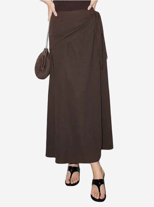Jupe portefeuille longue trapèze taille haute avec détail à nouer lucci - Kiabi Jupe portefeuille longue trapèze taille haute avec détail à nouer lucci - Kiabi