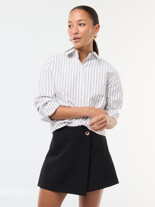 Jupe short asymétrique avec bouton doré - Kiabi