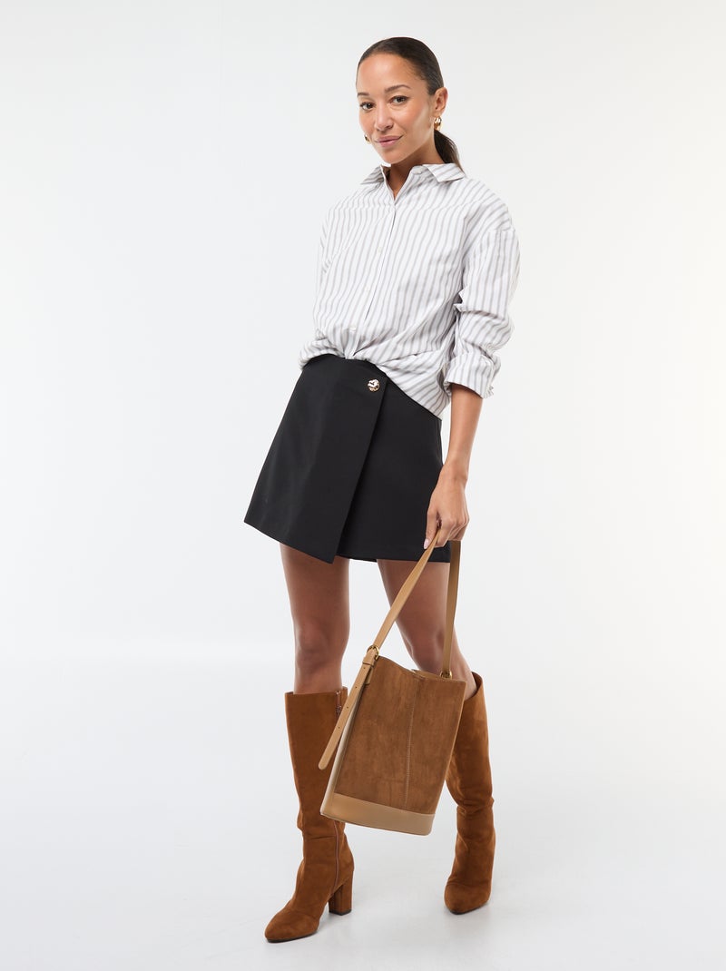 Jupe short asymétrique avec bouton doré Noir - Kiabi